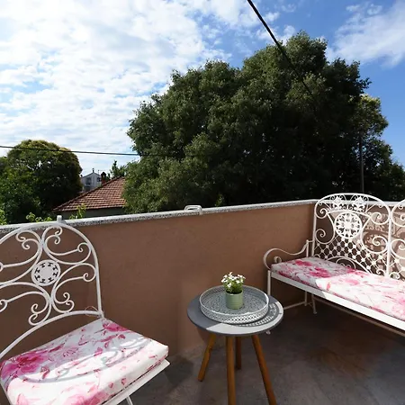 Apartament Gana *