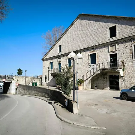 Gana Apartment *